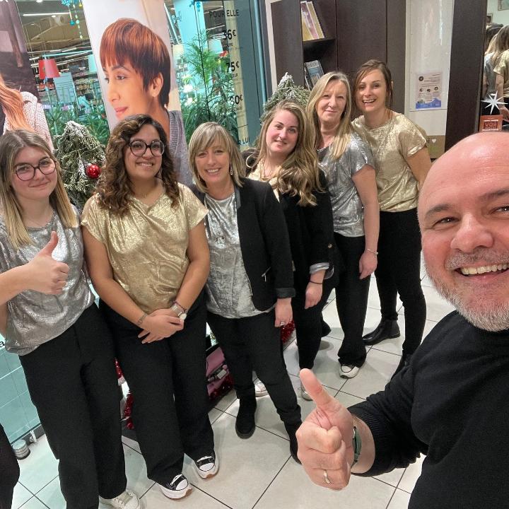 Une quipe de professionnelle de la coloration et de la coiffure prête à réveler ce qui a de meilleur en Vous !